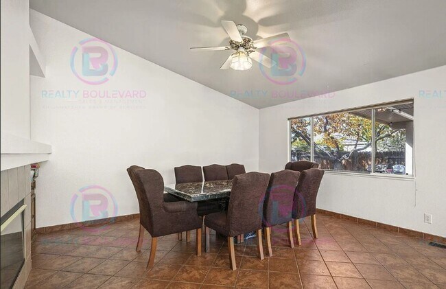 Foto del edificio - Spacious 4-Bedroom Home in Rosewood Lakes with Resort-Style Community Amenities