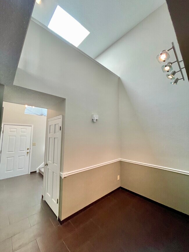 Building Photo - 18 Wilan Ln