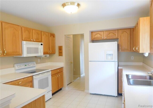 Building Photo - 4198 Gardenia Dr
