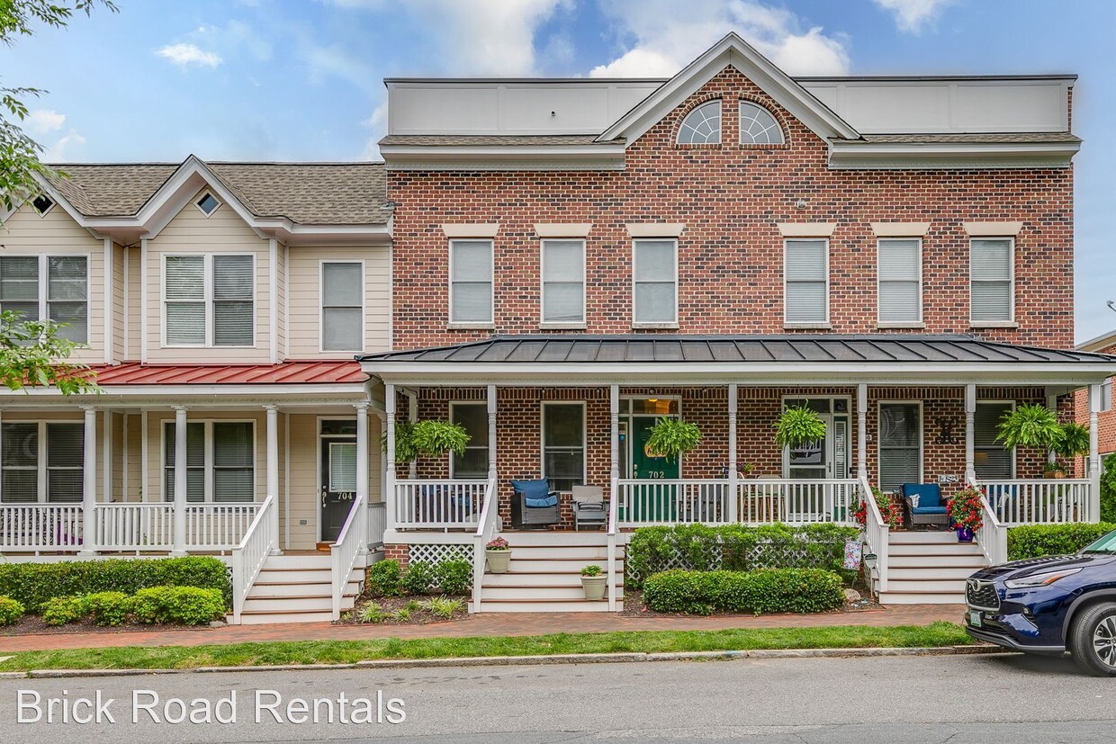 Primary Photo - 3 br, 2.5 bath House - 702 S Laurel St