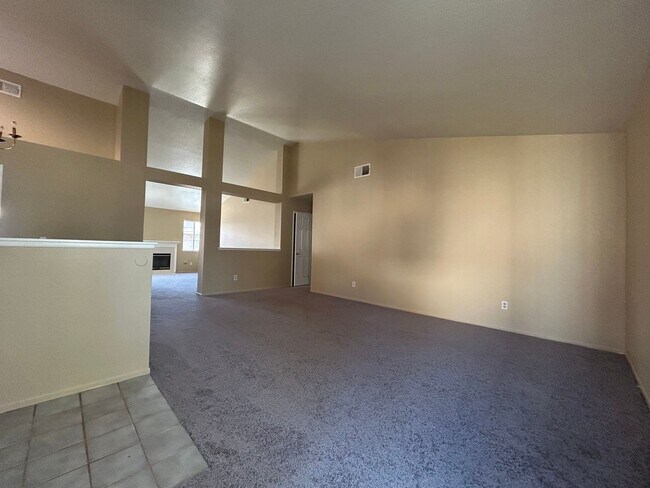 Building Photo - Spacious single story 3 bedroom home seeking new family!