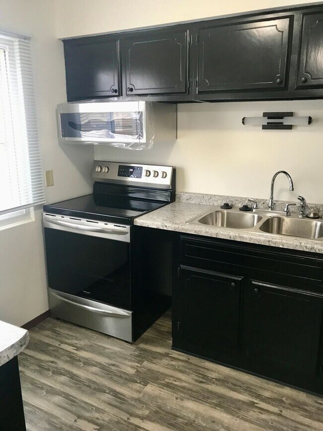 Foto del edificio - 742 Fairwood Dr