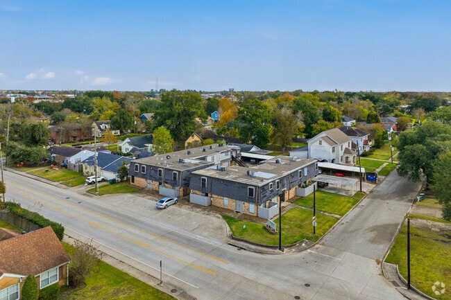 Aerial Photo - Chateau 1000