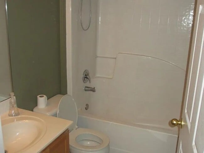 Building Photo - 4754 Willamette Cir