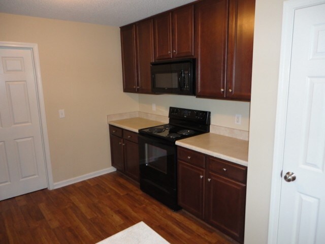 Foto del edificio - 96 Imperial Dr