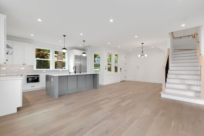Foto del edificio - New Home Downtown Kirkland
