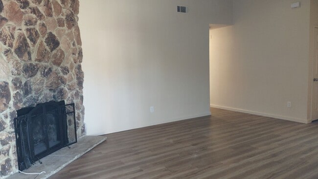 Building Photo - 8977 Laguna Vista Ct