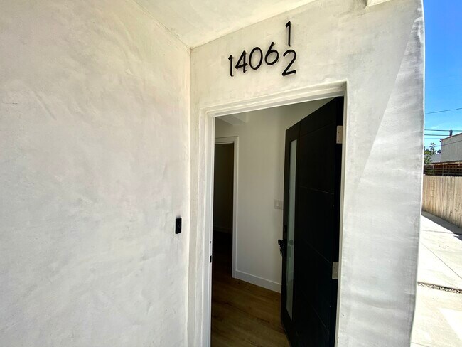 Foto del edificio - 1406 N Sycamore Ave