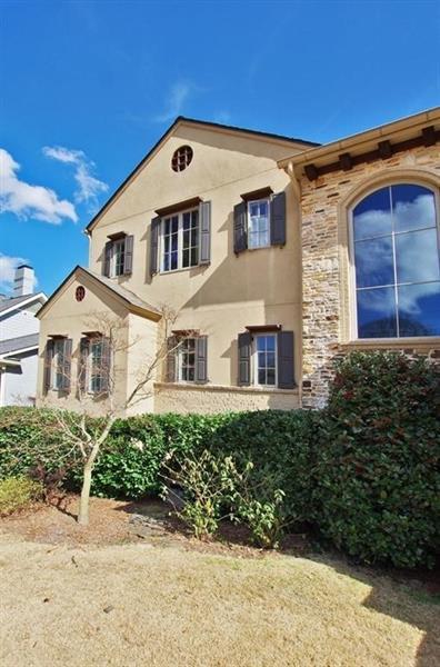 Building Photo - 1635 Friar Tuck Rd NE