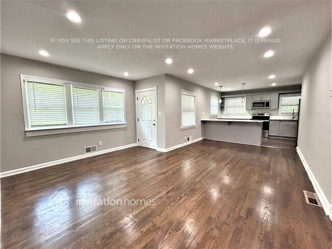 Building Photo - 1095 Longshore Dr