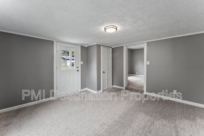 Building Photo - 616 Capelle St