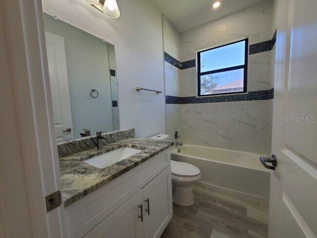 Foto del edificio - 26285 Explorer Rd