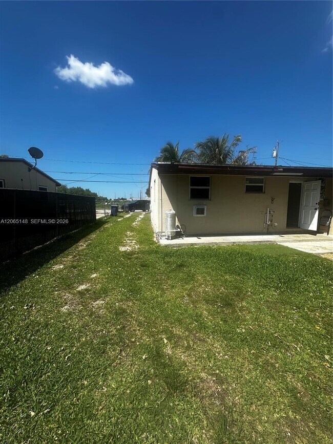 Building Photo - 26445 SW 139th Ave