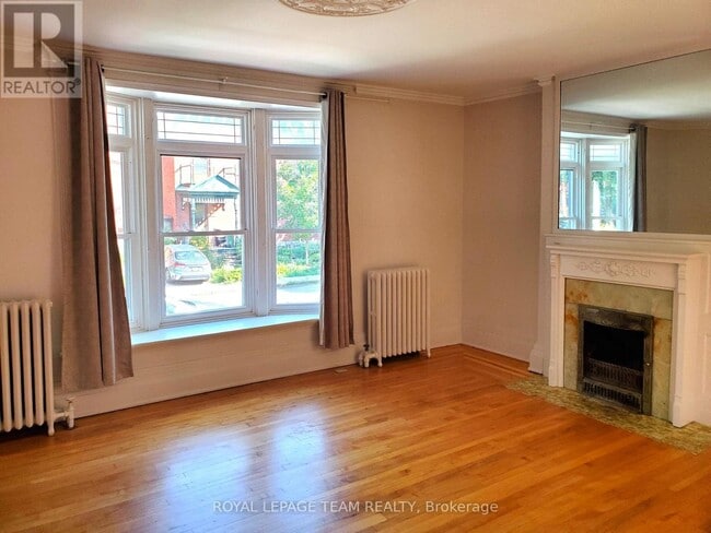 Building Photo - 540 Gilmour St