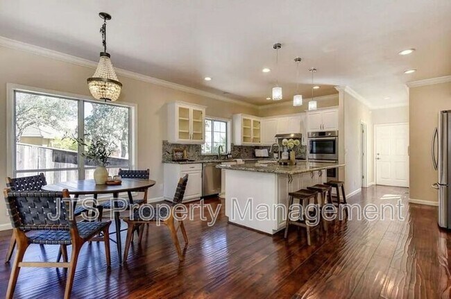 Foto del edificio - 4210 Mepham Ct