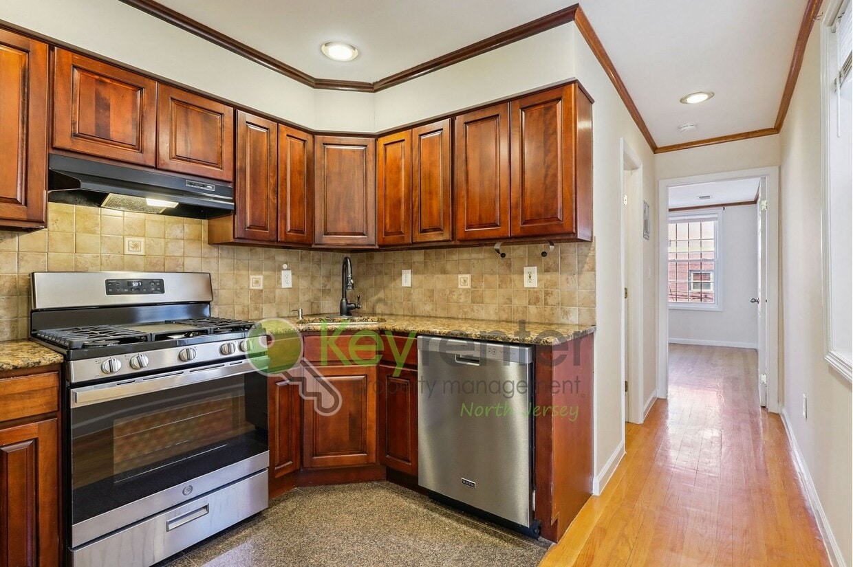 Primary Photo - Modern Comfort in The Heights – 2BR with I...