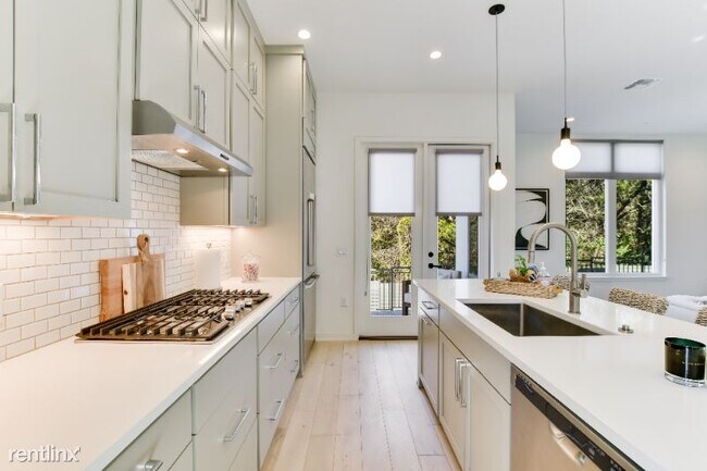Foto del edificio - 3 br, 2.5 bath Condo - 2606 Sutherland St