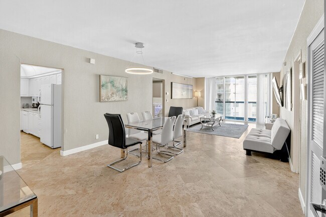 Building Photo - 4001 S Ocean Dr