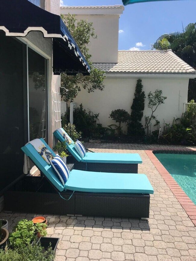 Foto del edificio - 17275 Ventana Dr