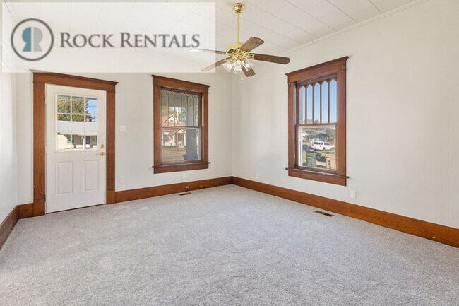 Building Photo - Recently Remodeled 3 Bed 1 Bath House