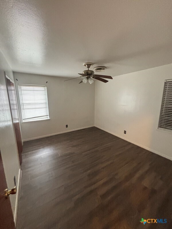 Building Photo - 621 Bishop Dr