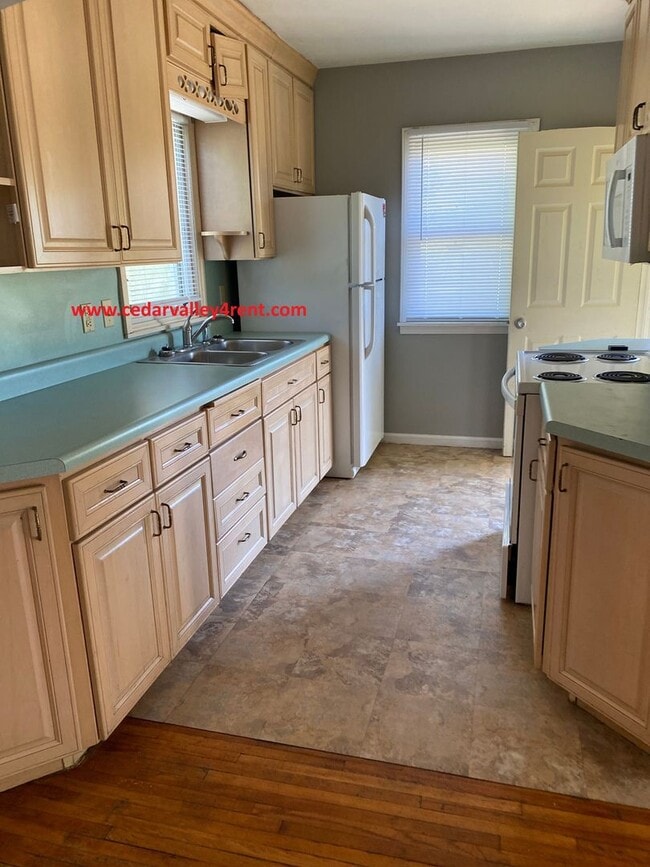 Foto del edificio - 2 Bedroom 1 Bath Home with 2 single stall ...