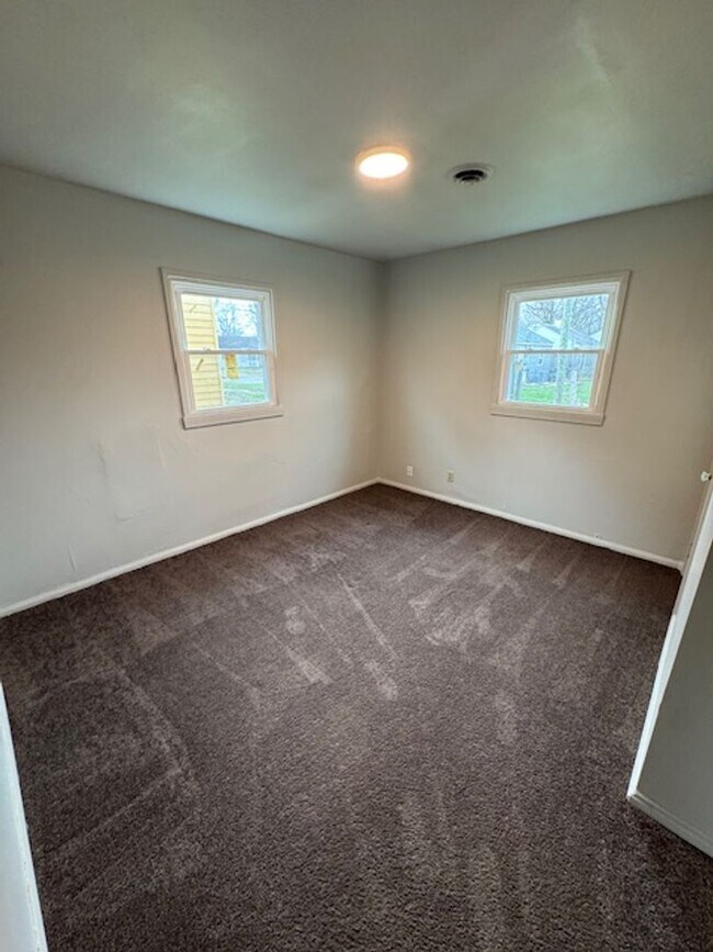 Building Photo - 4939 Mt Vernon Park Dr