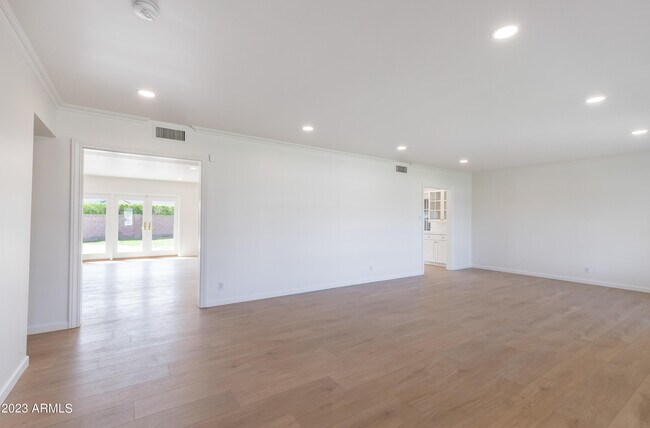 Building Photo - 6231 E Calle Del Paisano