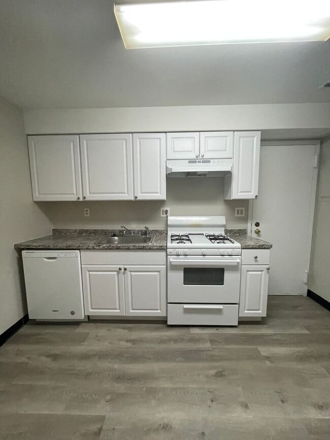 Building Photo - Spacious 3 Bedroom Townhouse in Franklintown!