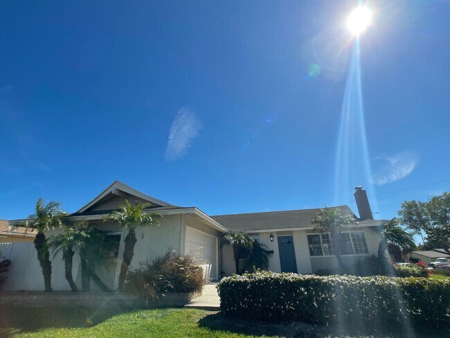 Building Photo - Camarillo 4 Bed 2 Bath Single Story Home on Corner Lot