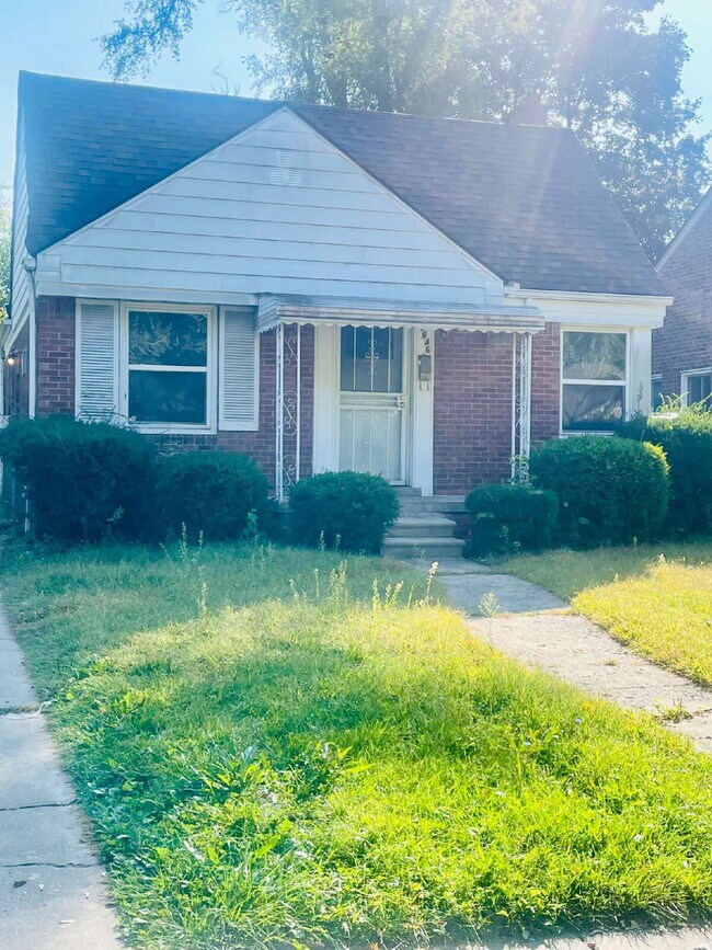 Building Photo - Charming 3-Bed, 2-Bath Gem on Woodbine Street – Cozy Comfort in 850 Sq Ft!