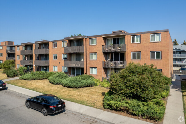 Building Photo - Chinook Gardens