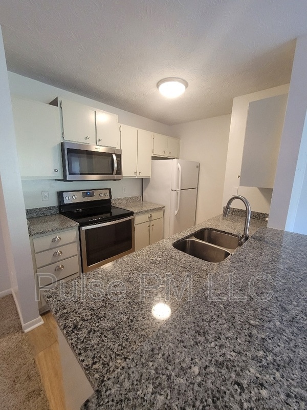 28 Woodland Hills Dr Unit 6, Southgate, KY 41071 Condo for Rent in