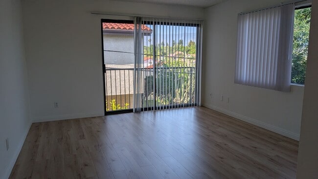 Building Photo - Cozy 3 bedroom Condo in the most demanded Alhambra neighborhood next to Costco