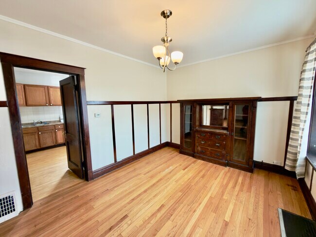 Foto del edificio - 3239 W Cullom Ave