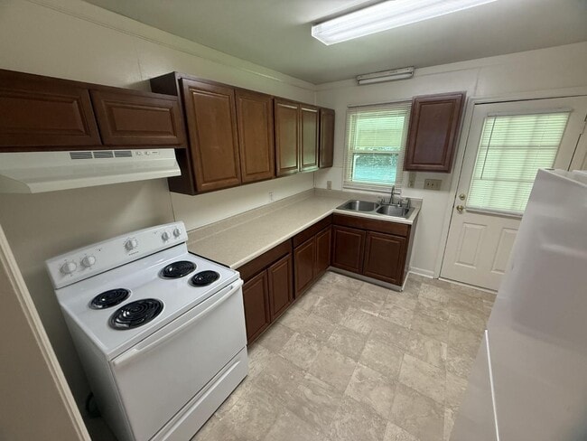 Building Photo - 1618 Trinity Cir