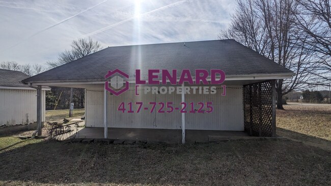 Foto del edificio - Farm House on 1 Acre of Land for rent!