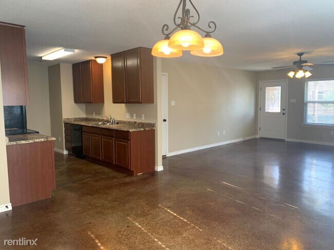 Building Photo - 3 br, 2 bath Townhome - 5209 Graceland Dr ...