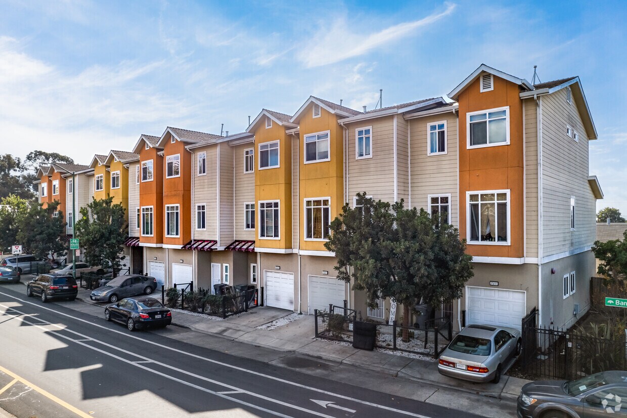 Primary Photo - Bancroft Row
