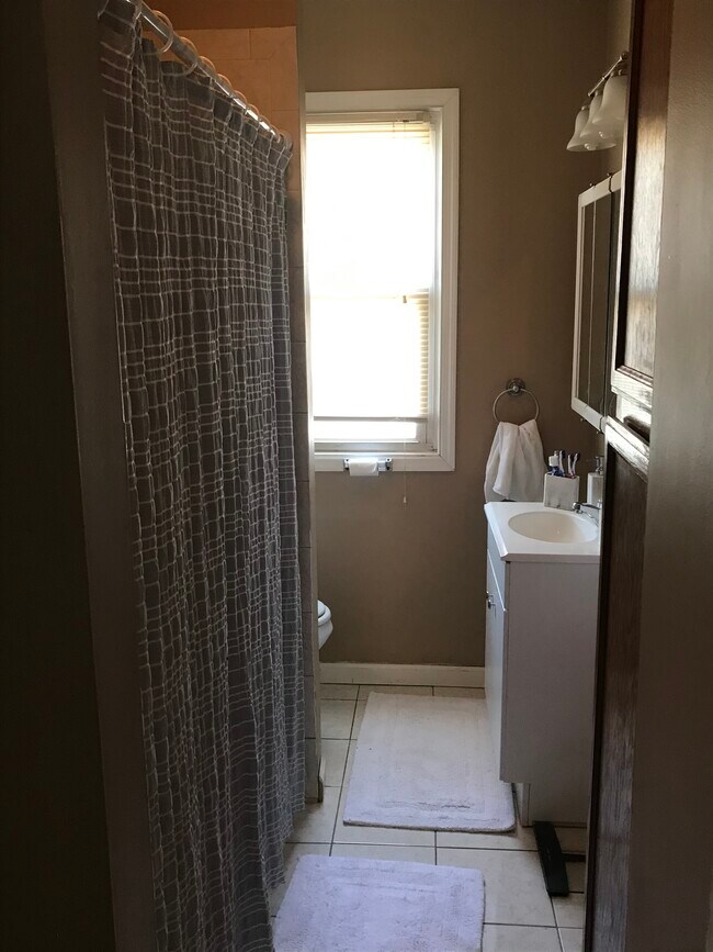 bath - 1241 Western Ave