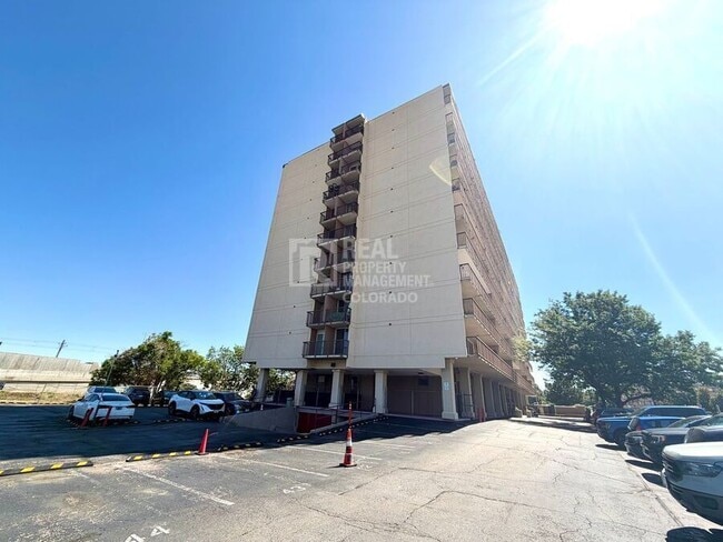 Foto del edificio - 2225 Buchtel Blvd S