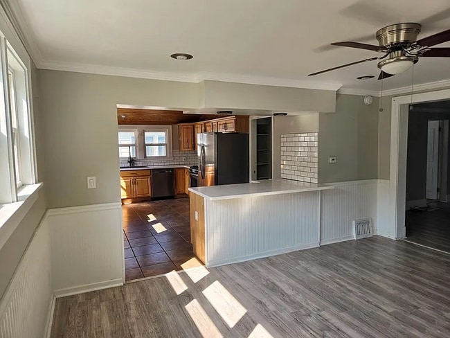 Building Photo - 634 Tawas St