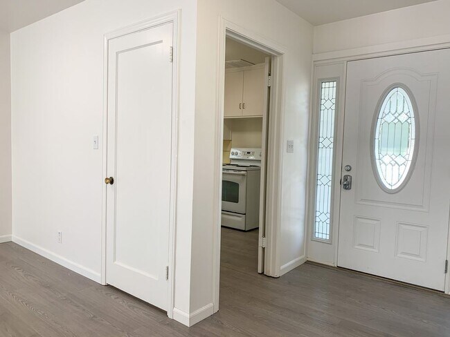 Foto del edificio - 2360 Middlefield Rd