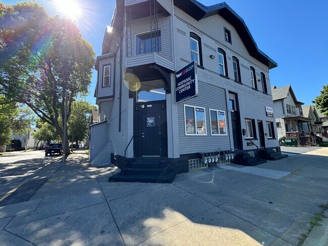 Foto del edificio - 1301 W Greenfield Ave