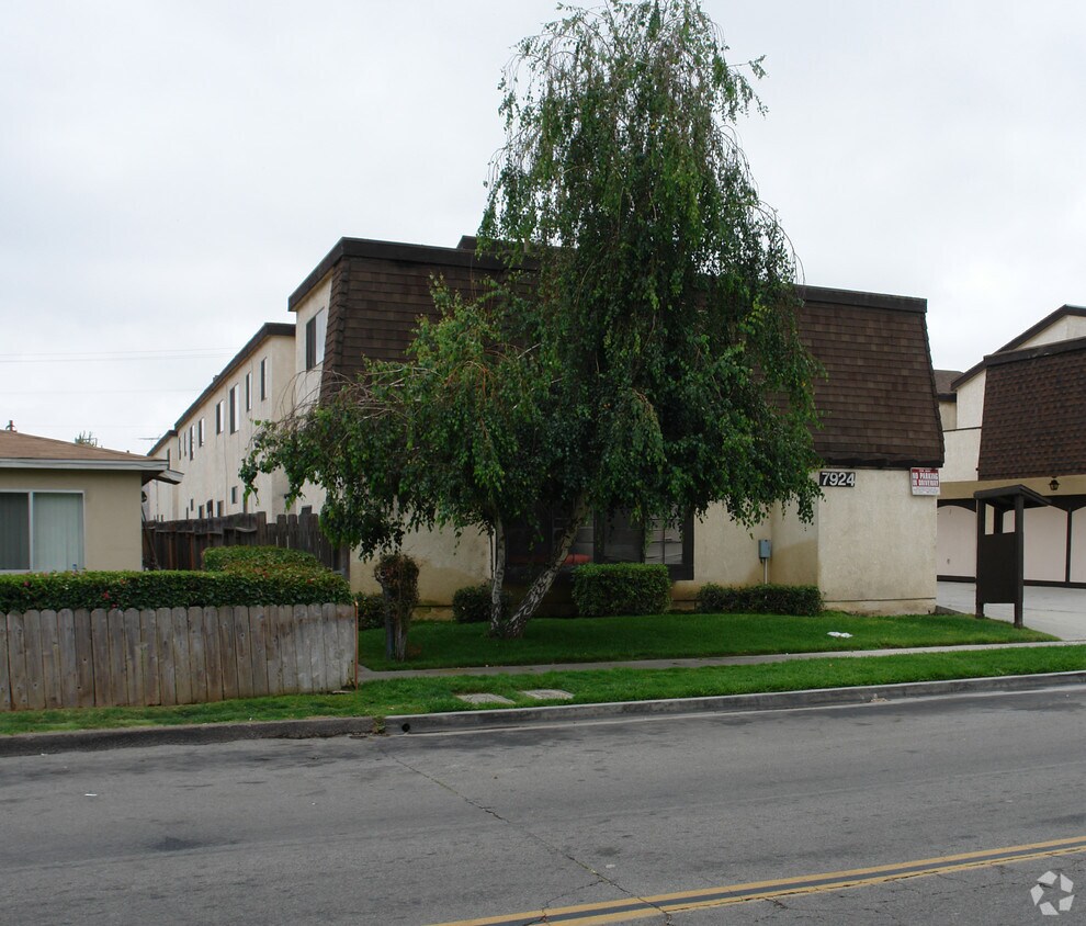 Foto del edificio - 7924 Stark St
