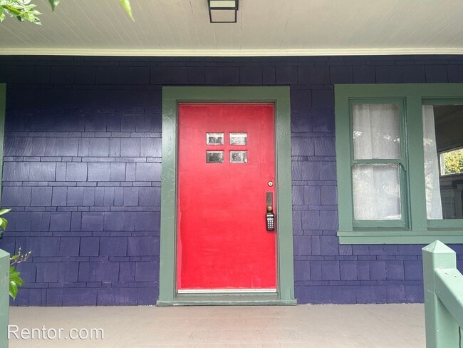 Building Photo - 3 br, 1.5 bath House - 915 L Street [PRM: ...