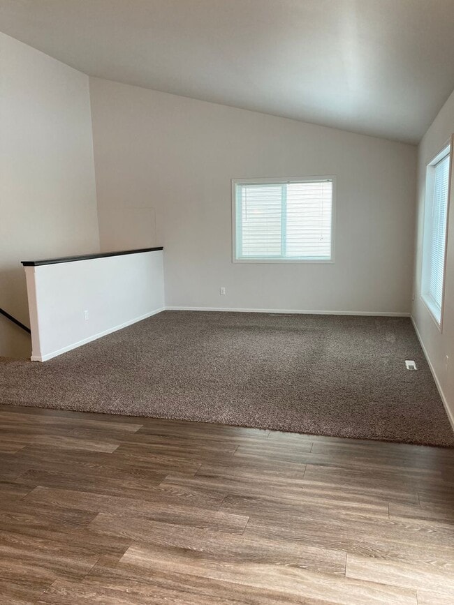 Building Photo - 3 Bed 3 Bath Twin Home
