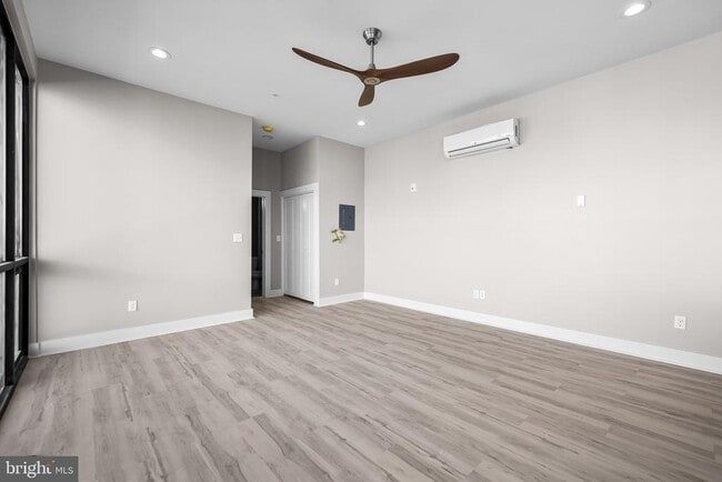 Building Photo - 400 S Conkling St