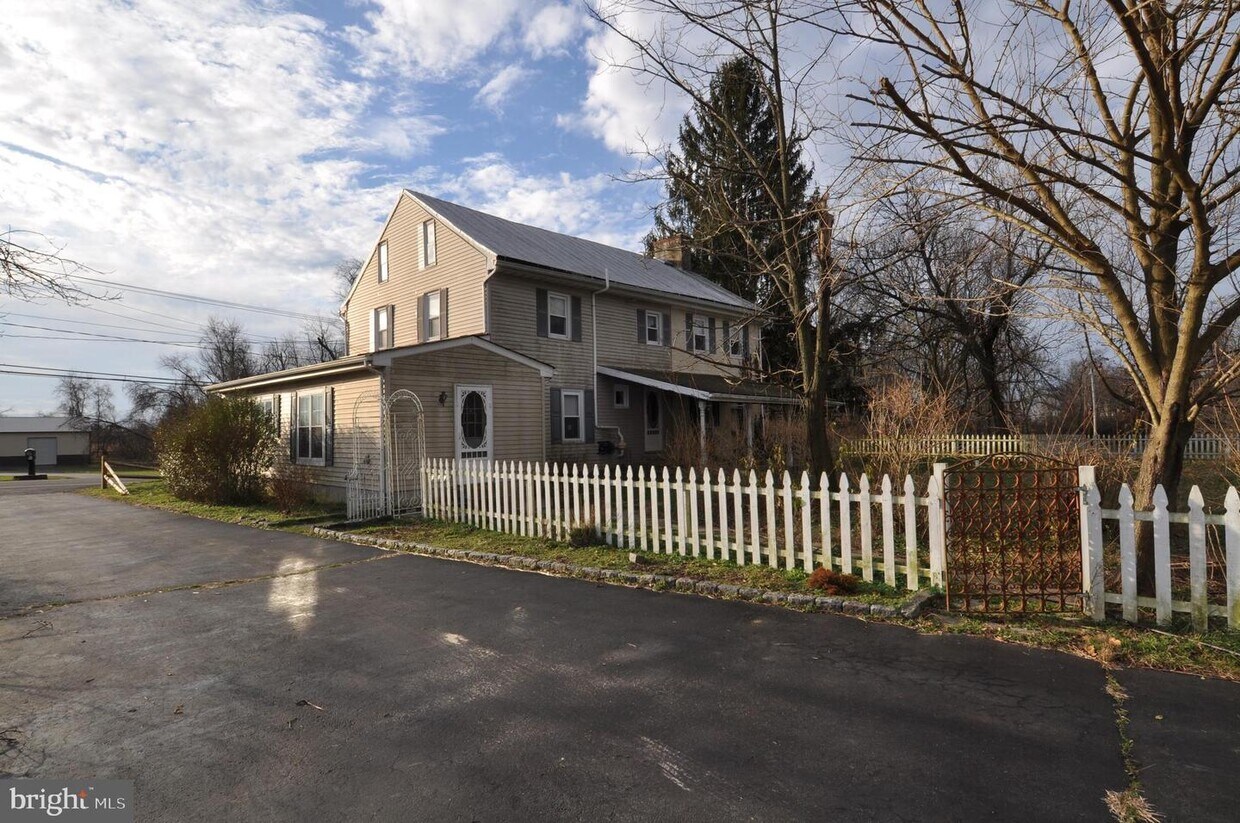 Primary Photo - 297 Monmouth Rd