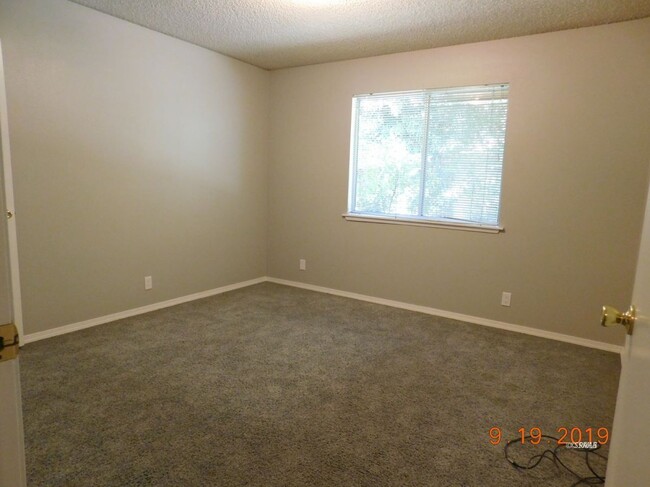 Bedroom - 435 Rick Ct